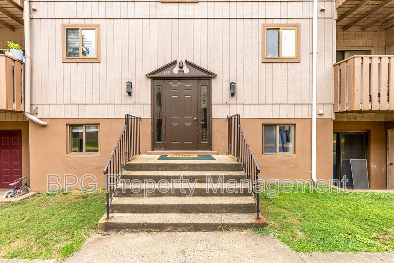 Warrenton Condo: 139 Green St