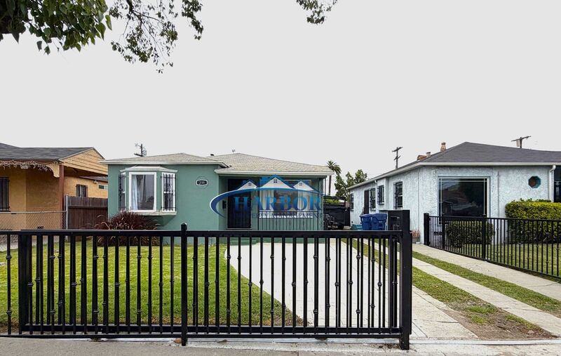 Los Angeles House: 239 E. 90th Street
