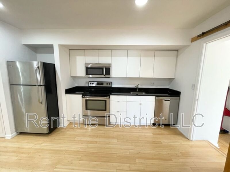 Washington Condo: 1121 Queen Street NE