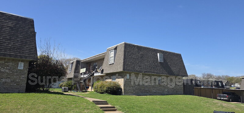 Benbrook Condo: 227 Vista Way