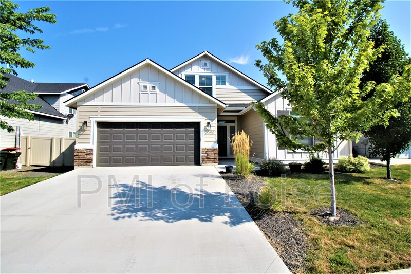 Meridian House: 3098 W Everest St