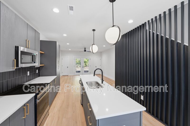 Charlotte House: 1358 Briar Creek Rd