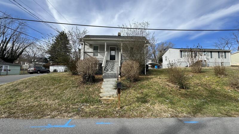 Roanoke House: 2302 Dunkirk Avenue, NE