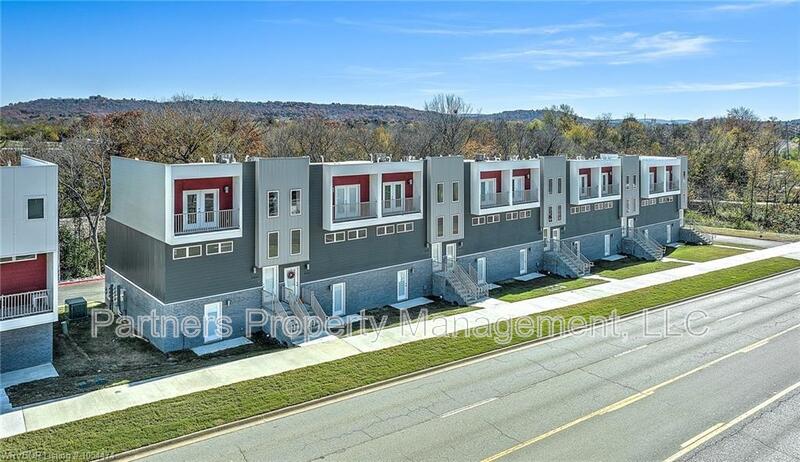 Fayetteville Condo: 1768 South Razorback Road - 1768