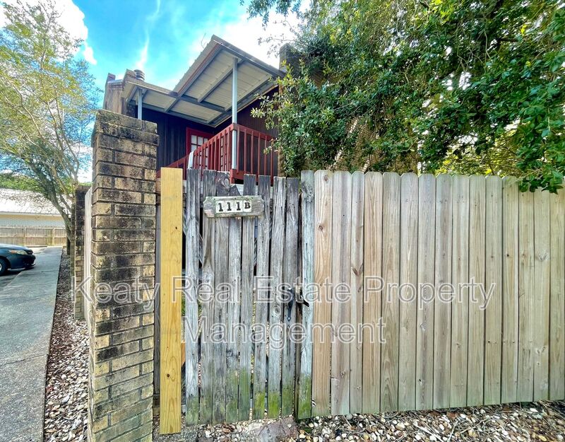 Lafayette House: 111 B Shekel Drive