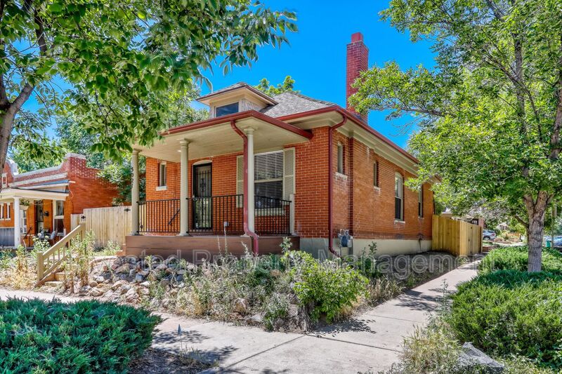 Denver House: 3027 N Hooker St