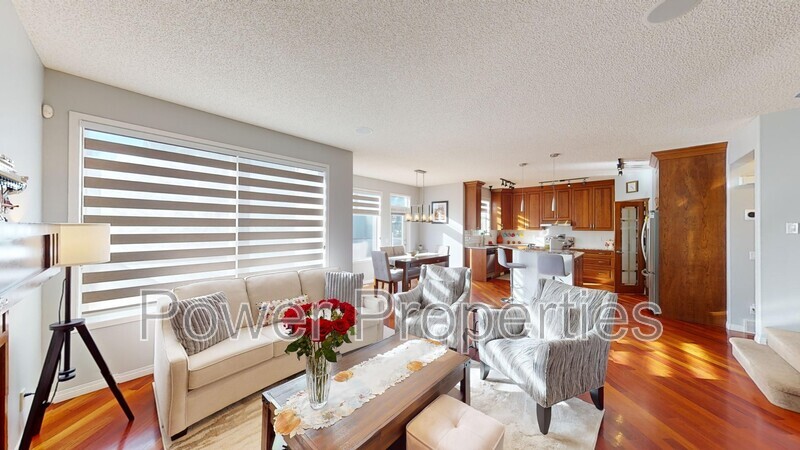 Calgary House: 11405 Rockyvalley Drive Northwest