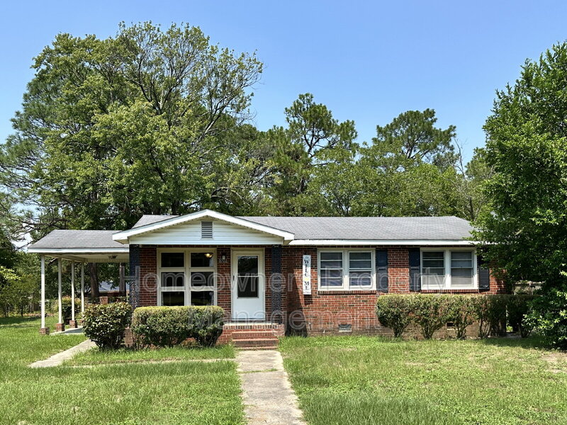 Fayetteville House: 3702 Carlos Ave
