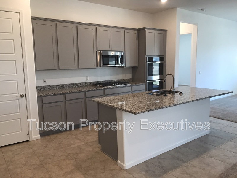 Marana House: 10918 West Yates Lane