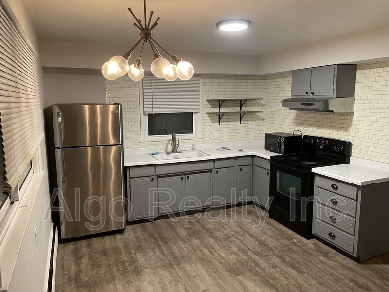 Robbinsdale Condo: 3547/3549 Halifax Avenue North - 3549