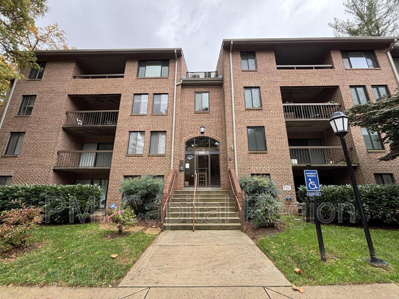 North Bethesda Condo: 5805 Edson Ln
