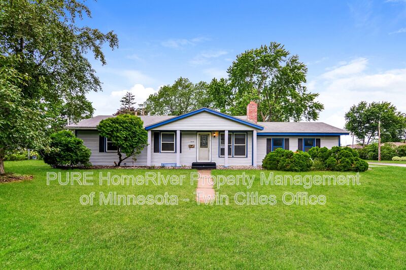 Brooklyn Park House: 7441 Major Ave N