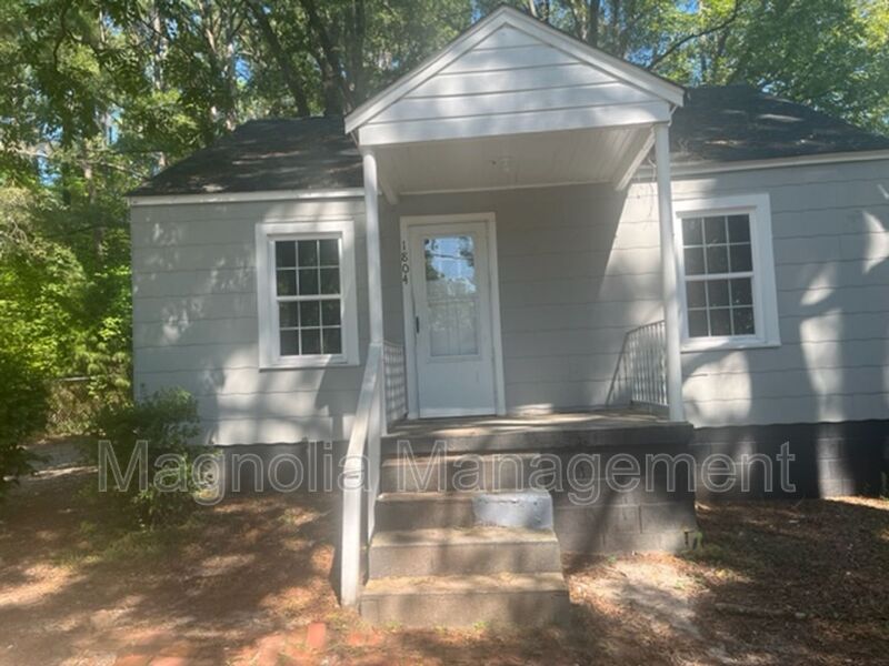 Henderson House: 1804 Colonial Ave