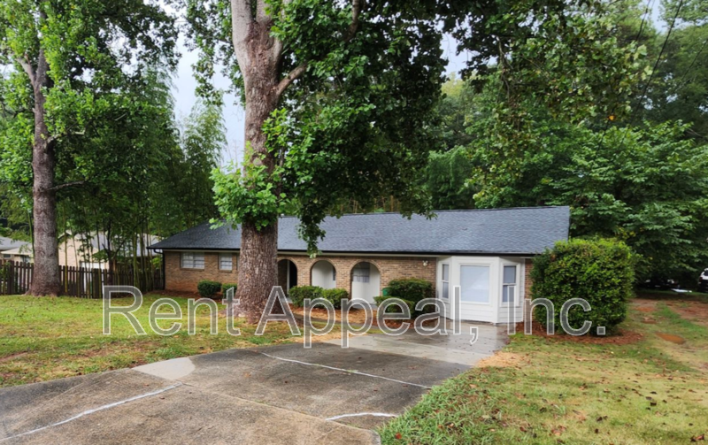 Decatur House: 2830 Knollview Dr