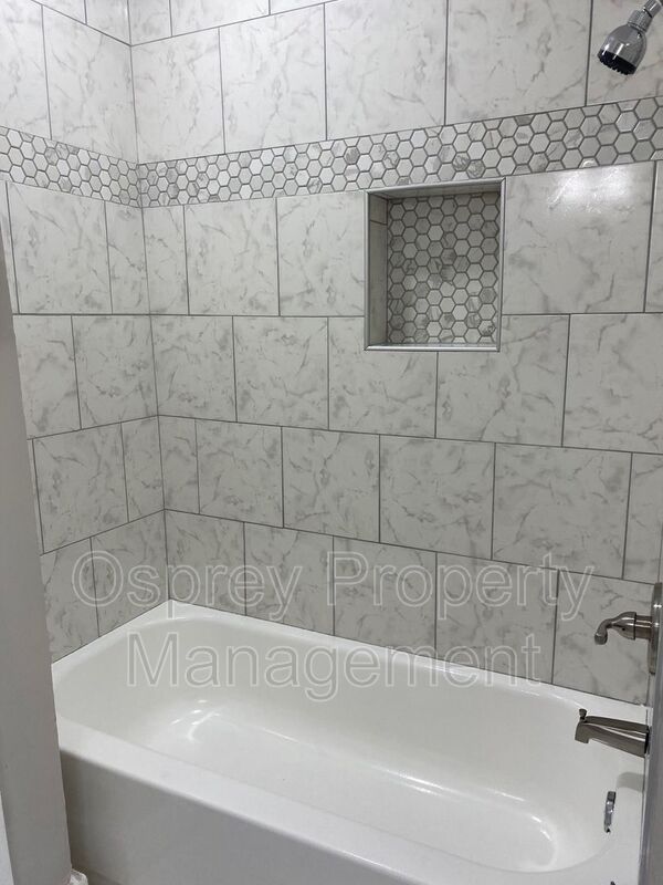 Fully Renovated 2 bedroom/1 bath Duplex - Slider navigation 10