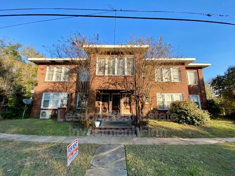 SHREVEPORT House: 458 Forest Ave.