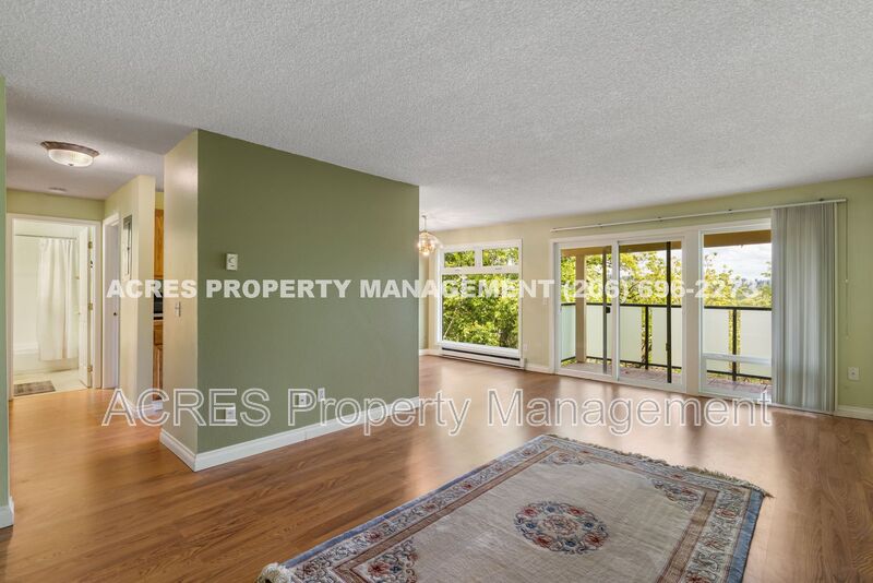 Tukwila House: 15154 65th Ave S