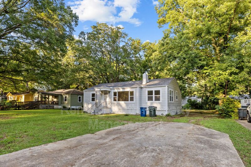 Birmingham House: 829 Meadowbrook Drive