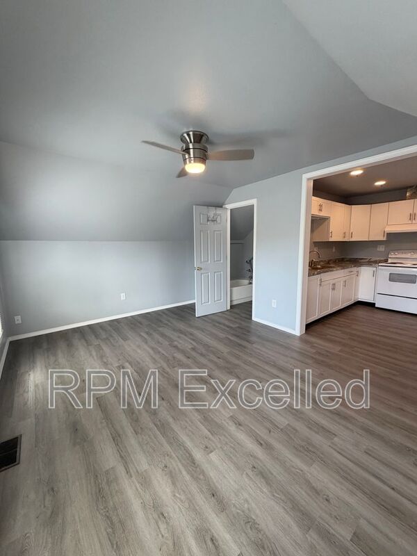 Puyallup Condo: 717 W Stewart Ave