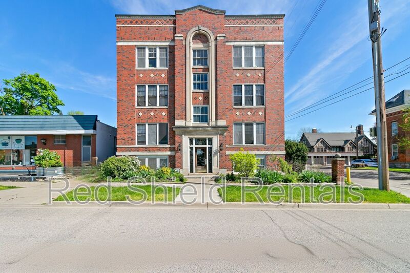 Ypsilanti Condo: 108 Washtenaw Rd