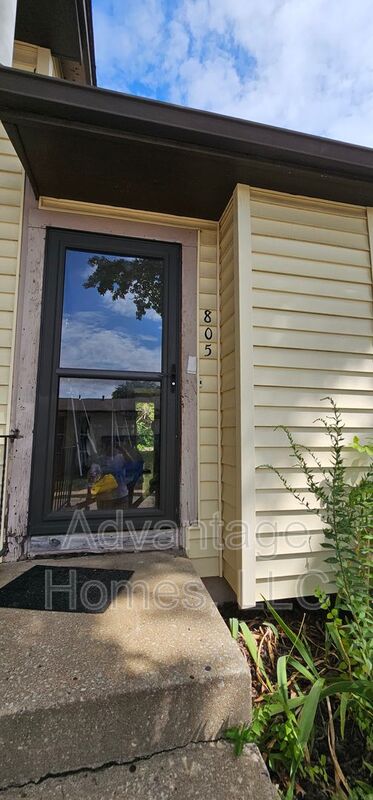 Kansas City House: 805 N 70th St