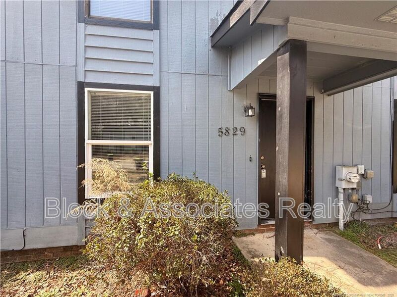 Fayetteville House: 5829 Aftonshire Drive