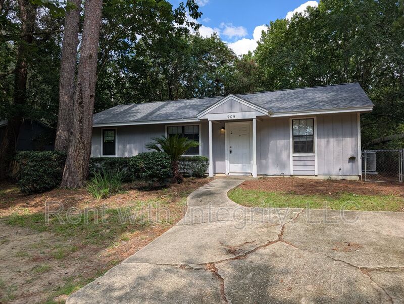 Tallahassee House: 905 Tomahawk Court