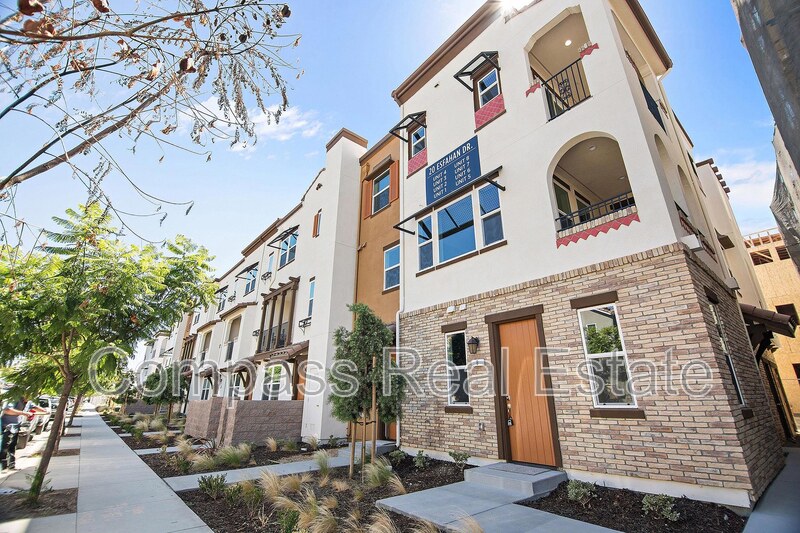 San Jose Townhome: 20 Esfahan Drive