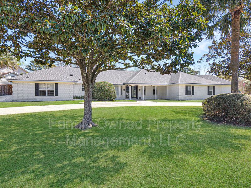 Charelston House: 23 Shadowmoss Parkway