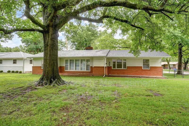 Springfield House: 906 North Belview Ave