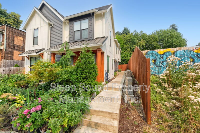 Portland Condo: 2732 SE 26th Ave