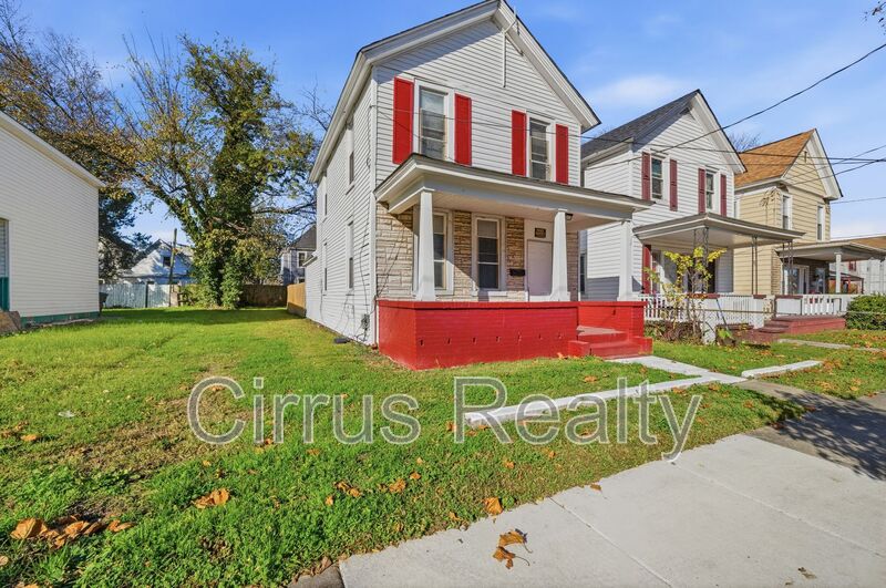 Newport News House: 1027 27th St