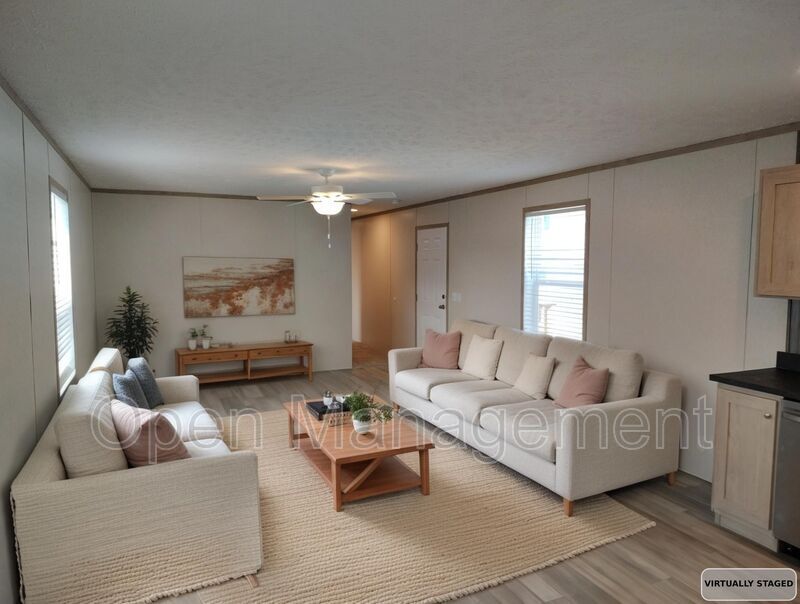 Scottsbluff House: 24 Erin Lane #124