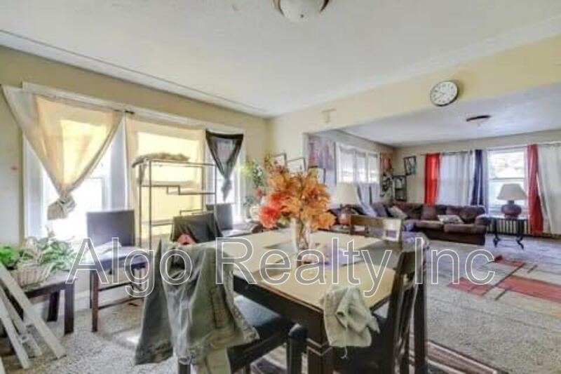 Minneapolis Condo: 2646 Dupont Avenue North - 2