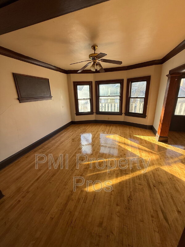 Milwaukee Condo: 2574 N 41st St