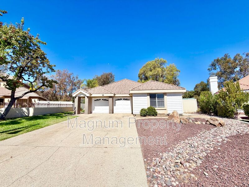 Murrieta House: 22988 Joaquin Ridge Dr