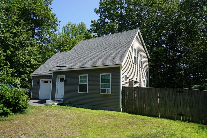 Kennebunk House: 18 Lilac Lane