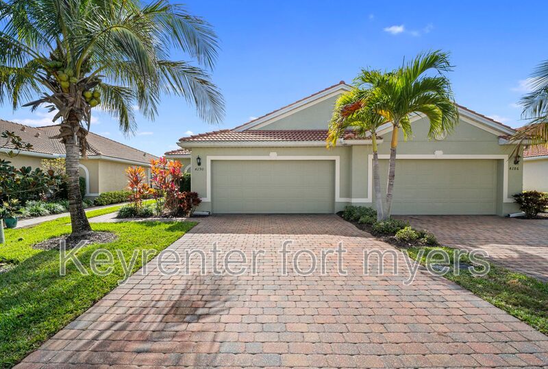 Fort Myers House: 4290 Dutchess Park Rd