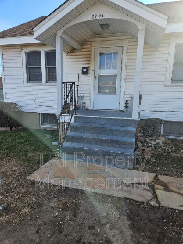 Greeley House: 2204 1/2 9th St