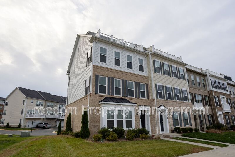 Dumfries House: 17137 Branched Oak Rd