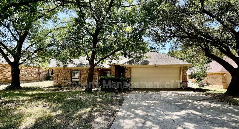 North Richland Hills House: 7729 Red Oak St.