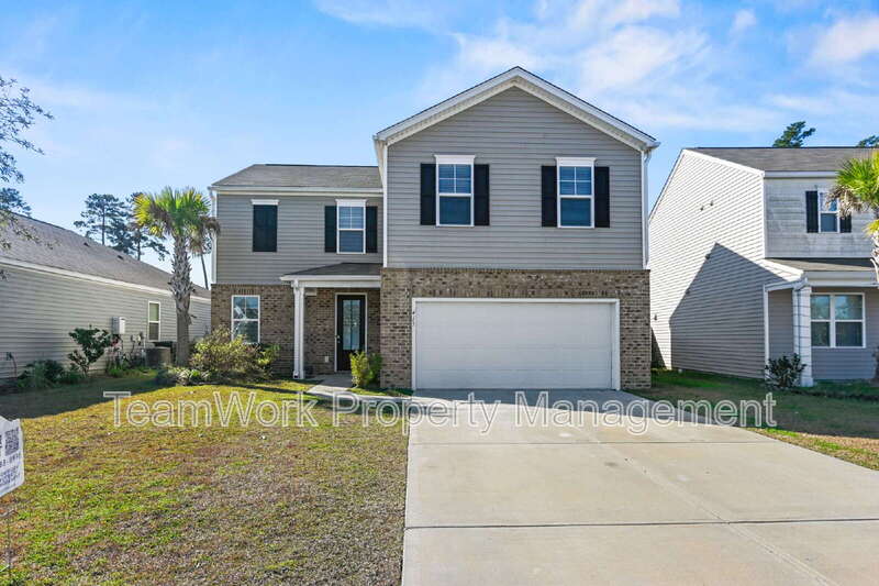 Summerville House: 413 Zenith Blvd