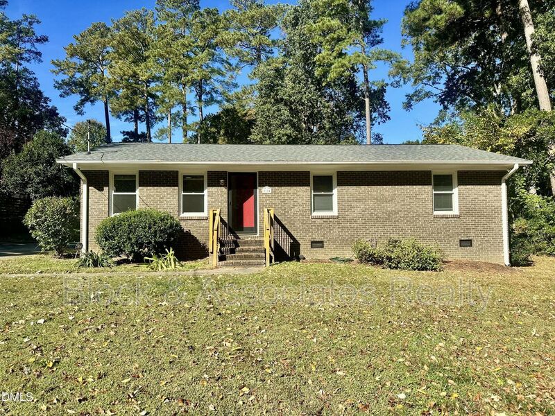 Raleigh House: 2104 Balboa Rd