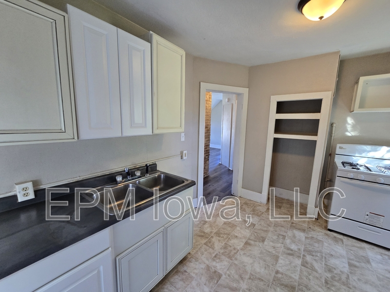 Waterloo House: 437 1/2 Riehl Street