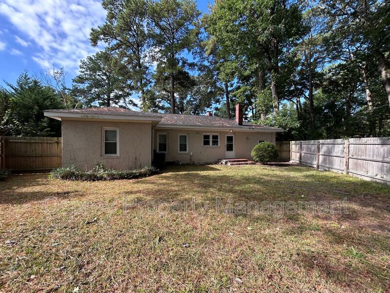 Stylish Ranch home with Expansive Yard in Prime Location! 