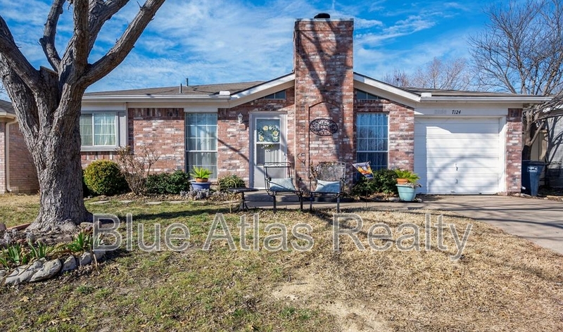 Fort Worth House: 7124 Wagonwheel Road