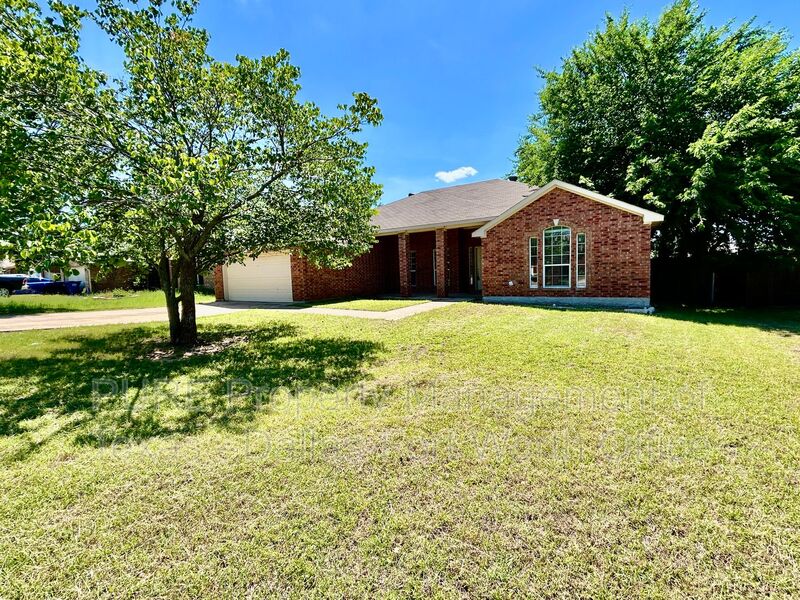 Azle House: 629 Madeline Ct