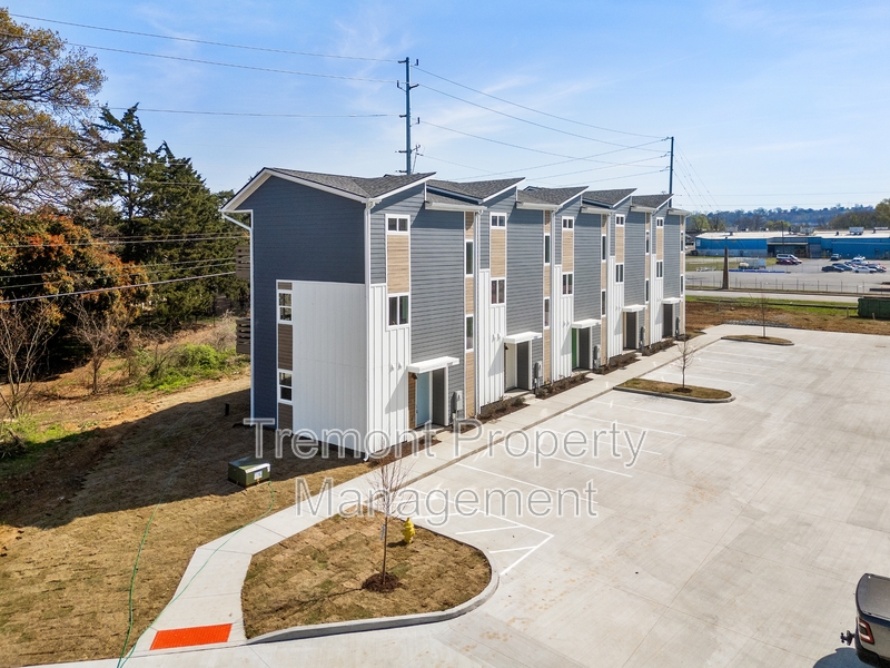 Chattanooga House: 1215 J Andrews Place