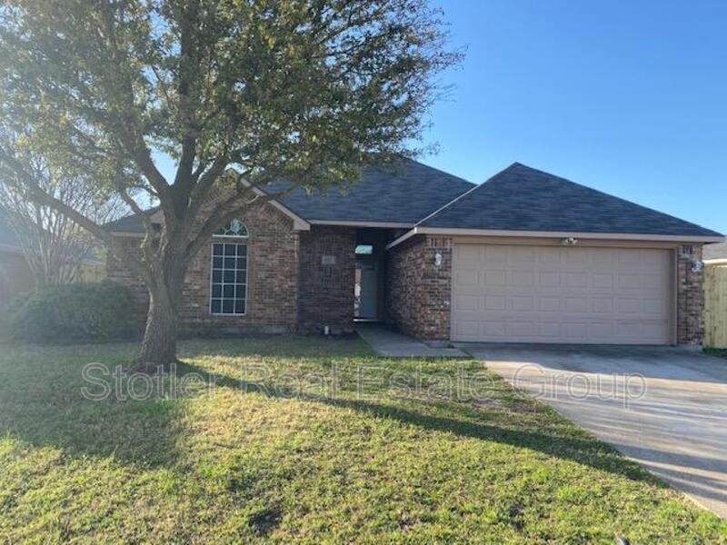 Waxahachie House: 622 Brenna Road