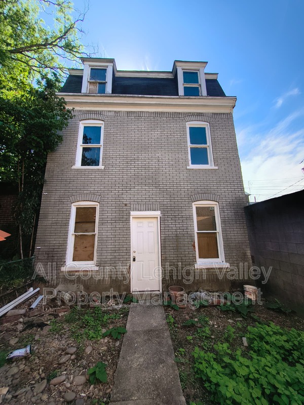 Main image for 1114 Linden St